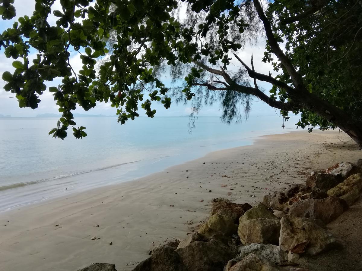 Andaman Beach Resort Кох-Юм Экстерьер фото