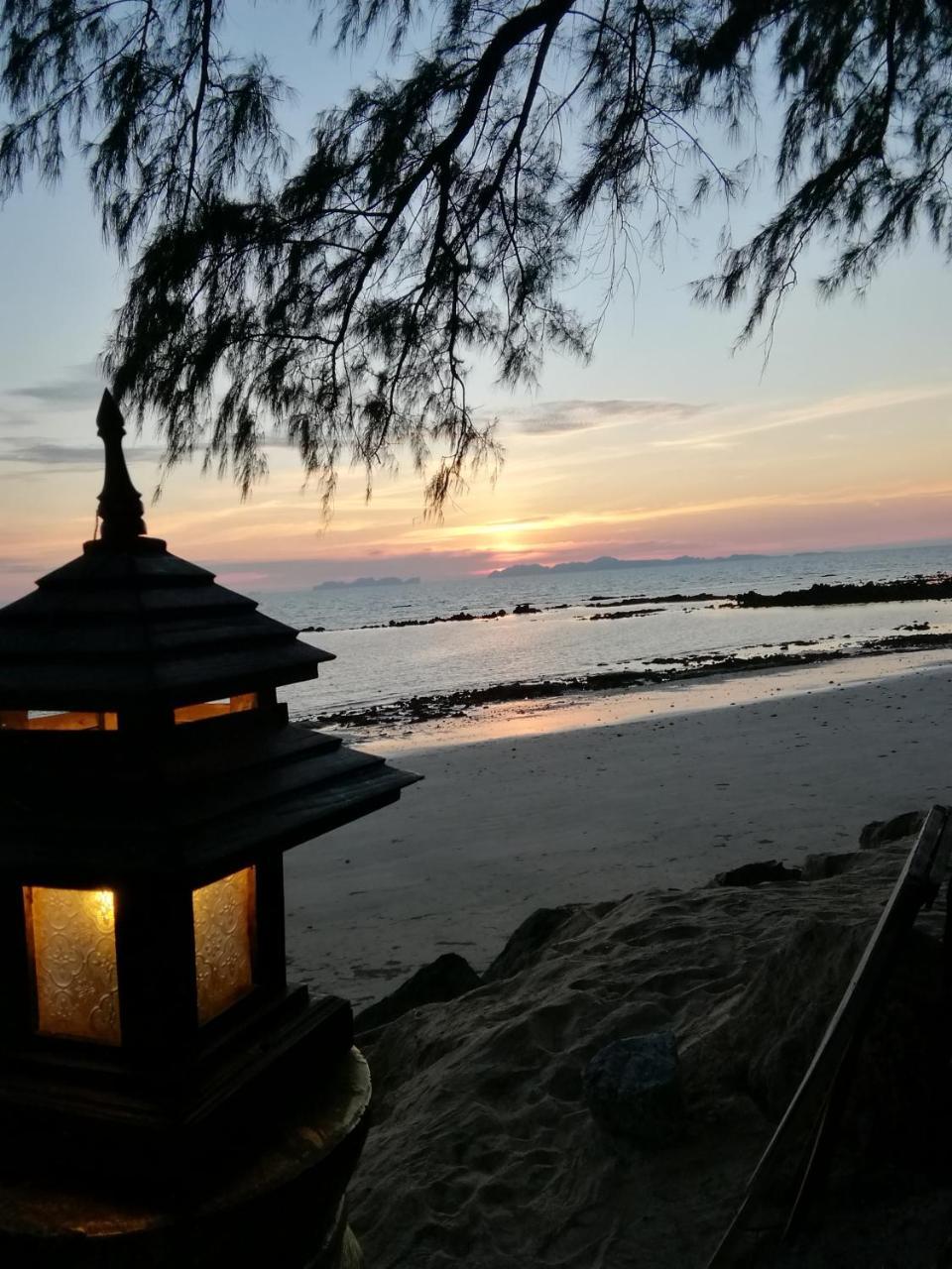 Andaman Beach Resort Кох-Юм Экстерьер фото