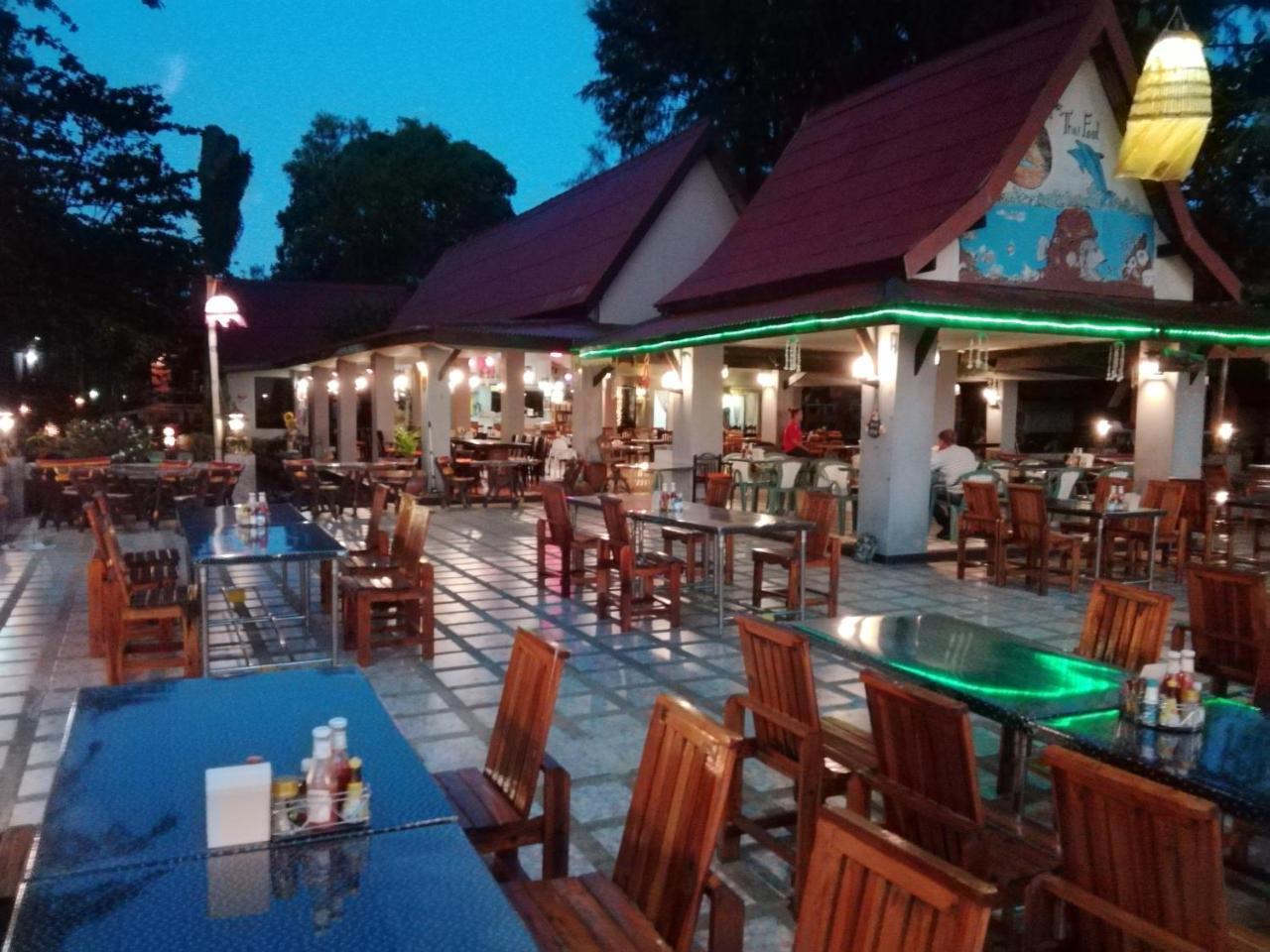 Andaman Beach Resort Кох-Юм Экстерьер фото